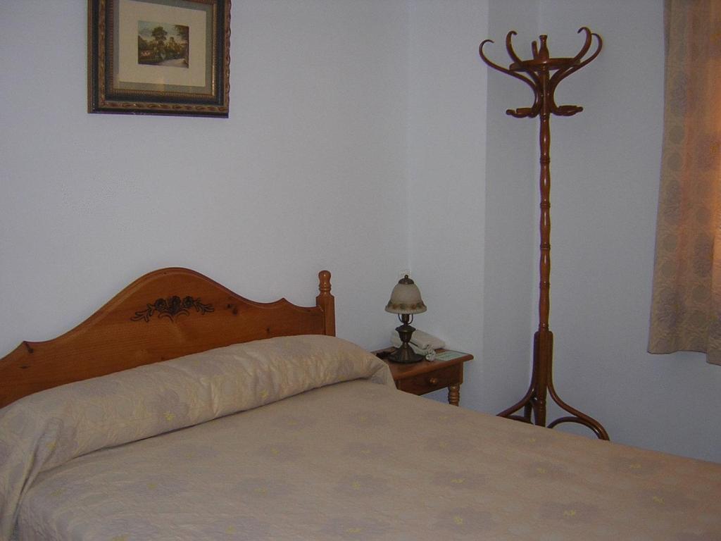 Hostal Restaurante La Muralla Canete  Habitación foto