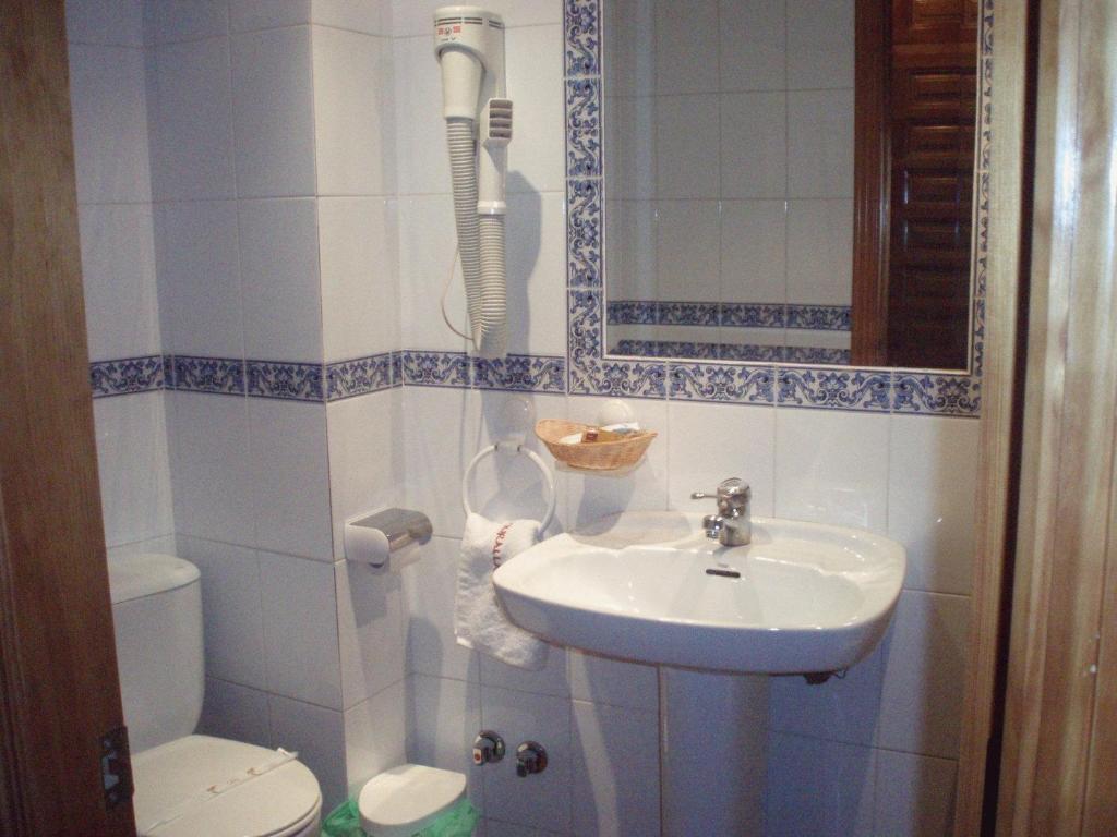 Hostal Restaurante La Muralla Canete  Habitación foto
